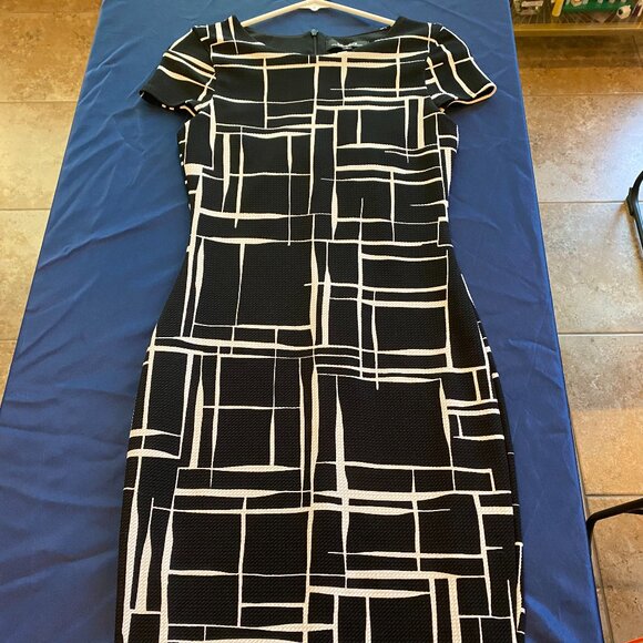 Lulus Black and Ivory Print Midi Dress Sz SMALL - Picture 4 of 8